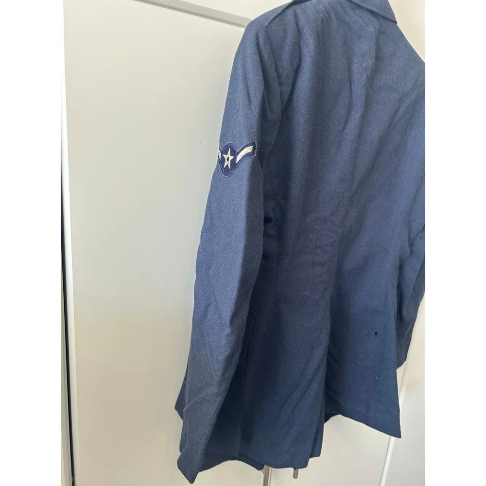 Vintage US Air Force Blue Service Dress Uniform Jacket A1C Insignia 39R‎